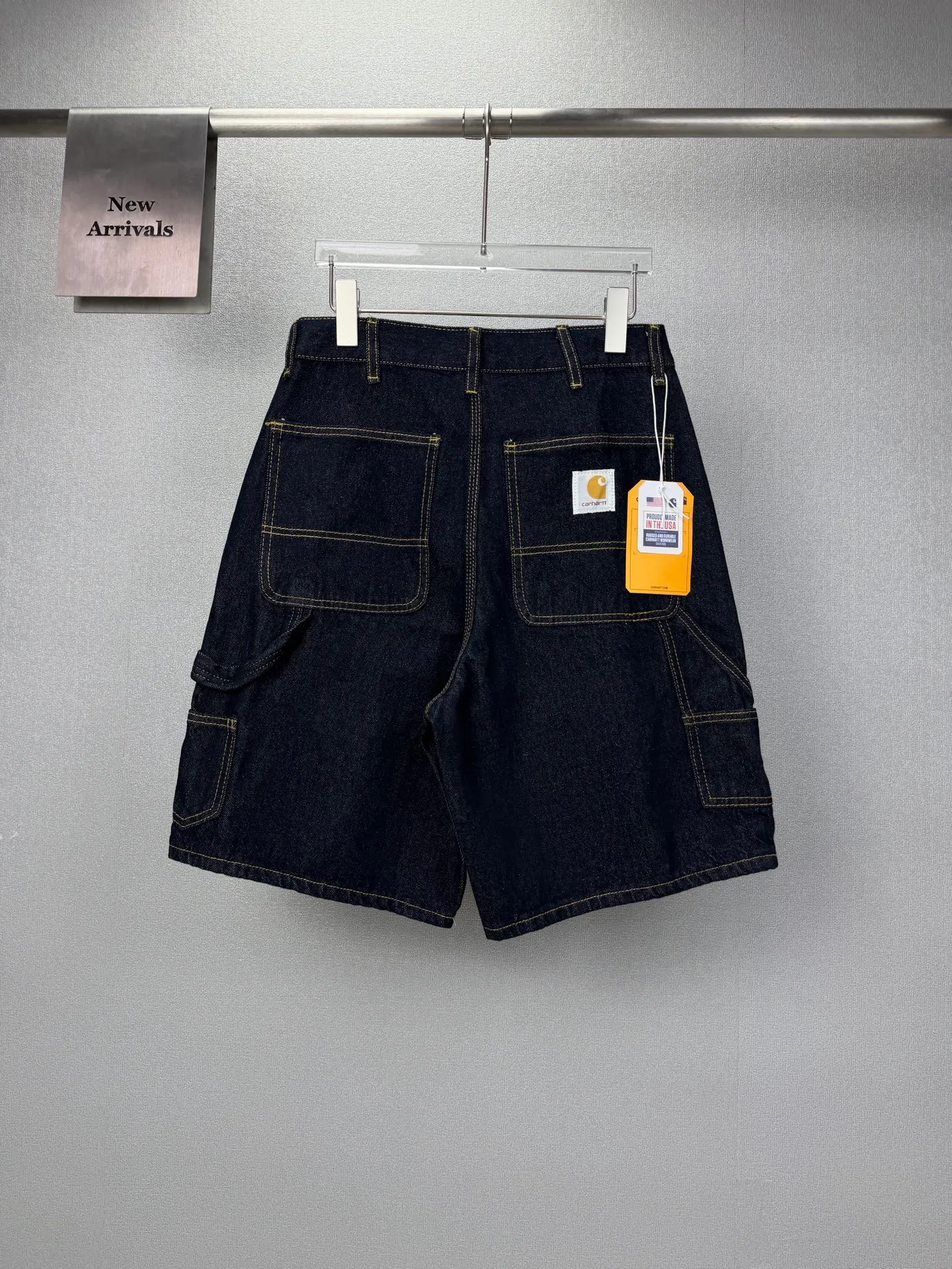 Carhartt 2026 New Arrival Denim Solid Color Logging Couple Style Washed Loose Denim Shorts High Version High Version Original customized denim fabric, Internet celebrity Same Style original pulp denim fabric, spliced ​​loose version, full-body solid color simple design, very high-end and stylish! The fabric feels very comfortable and these are super Versatile and beautiful denim shorts! ! Complete with three standards, Same Style for men and women 👫Must-have item Color: Dark Blue Size: 28, 30, 32, 34, 36 (five sizes)